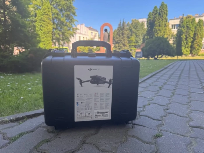 Луцька громада підтримує військових: передали нові квадрокоптери та обладнання на фронт