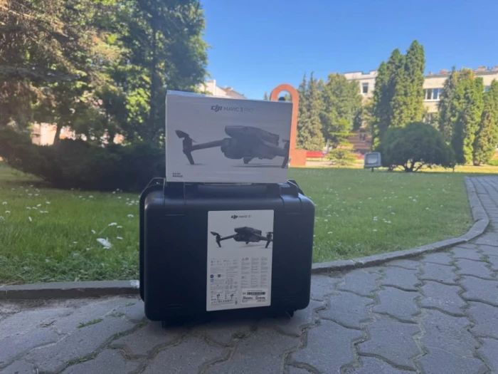 Луцька громада підтримує військових: передали нові квадрокоптери та обладнання на фронт