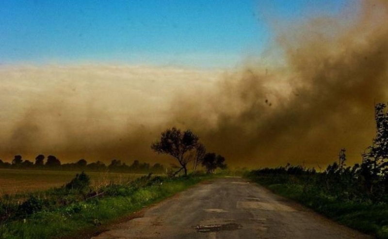 На Криворіжжі  села  мало не щодня накривають потужні пилові бурі