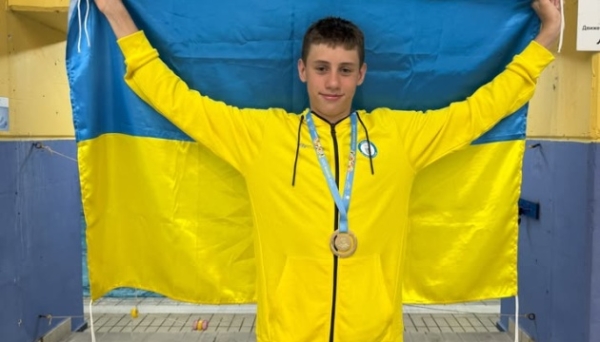 Плавець Макар Яхно здобув друге «золото» на ЄЮОФ-2025