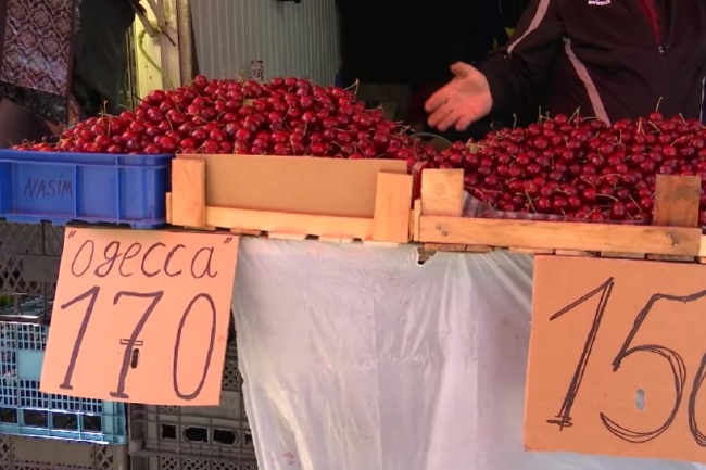 По чім у Рівному дині та черешні