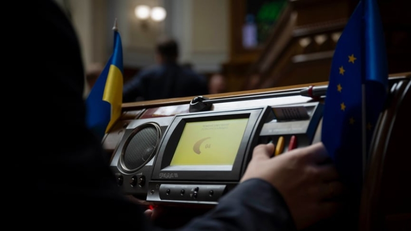 Схоже, що прихована «тяганина» навколо законопроекту стосовно незалежності НАБУ та САП не кінчається щеі