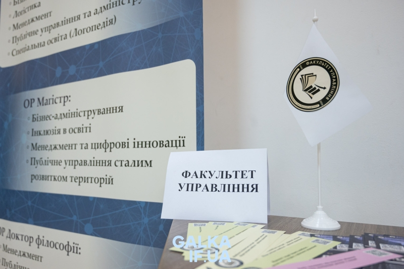 “Той, хто хоче бути успішним – повинен отримувати знання”: як у (При)Карпатському університеті проходить день відкритих дверей (ФОТО)