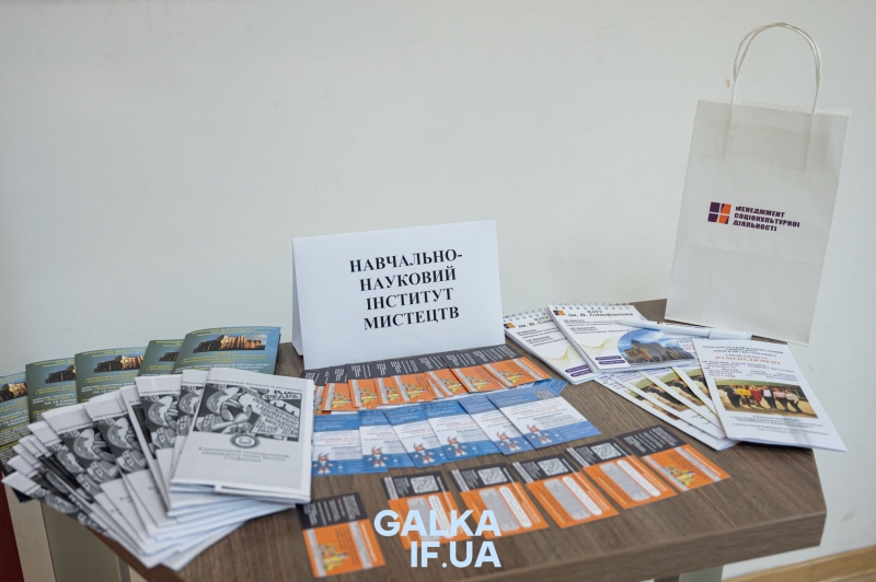 “Той, хто хоче бути успішним – повинен отримувати знання”: як у (При)Карпатському університеті проходить день відкритих дверей (ФОТО)