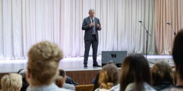 “Той, хто хоче бути успішним – повинен отримувати знання”: як у (При)Карпатському університеті проходить день відкритих дверей (ФОТО)