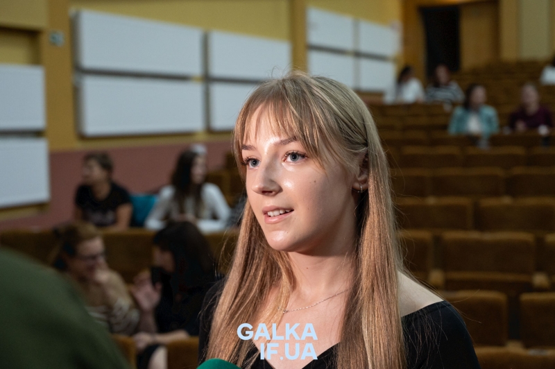 “Той, хто хоче бути успішним – повинен отримувати знання”: як у (При)Карпатському університеті проходить день відкритих дверей (ФОТО)