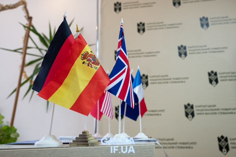 “Той, хто хоче бути успішним – повинен отримувати знання”: як у (При)Карпатському університеті проходить день відкритих дверей (ФОТО)