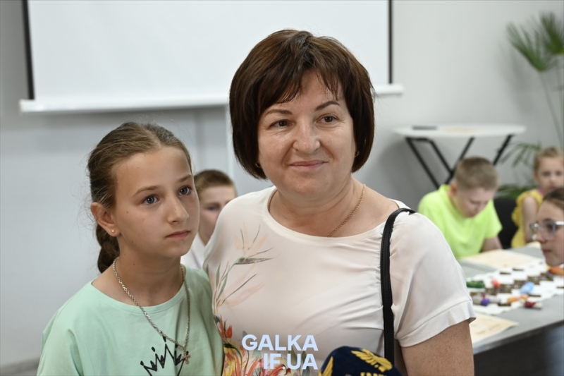 У Франківську діти захисників створювали традиційні ляльки-мотанки (ФОТО)