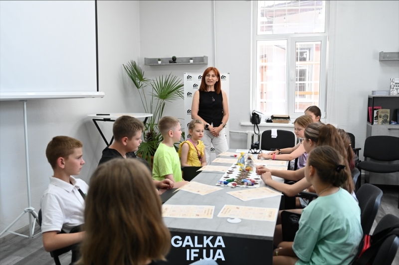 У Франківську діти захисників створювали традиційні ляльки-мотанки (ФОТО)