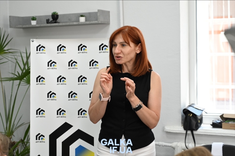 У Франківську діти захисників створювали традиційні ляльки-мотанки (ФОТО)