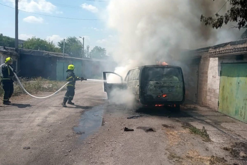 У Кам&rsquo;янському постраждав чоловік, який намагався власноруч загасити своє авто