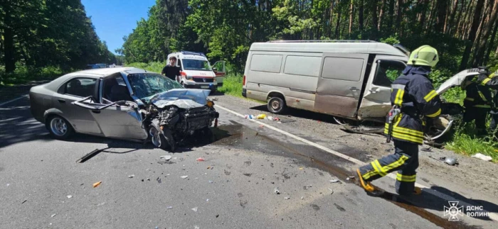 У Луцькій громаді трапилась аварія: рятувальники ліквідували наслідки