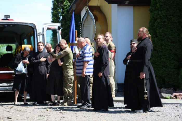 У Луцькій громаді в останню дорогу провели захисника України Олександра Голотюка. ФОТО