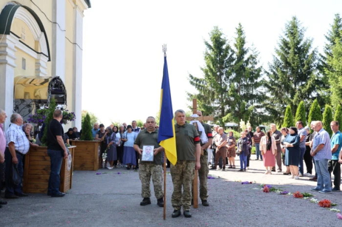 У Луцькій громаді в останню дорогу провели захисника України Олександра Голотюка. ФОТО