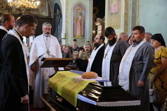 У Луцькій громаді в останню дорогу провели захисника України Олександра Голотюка. ФОТО