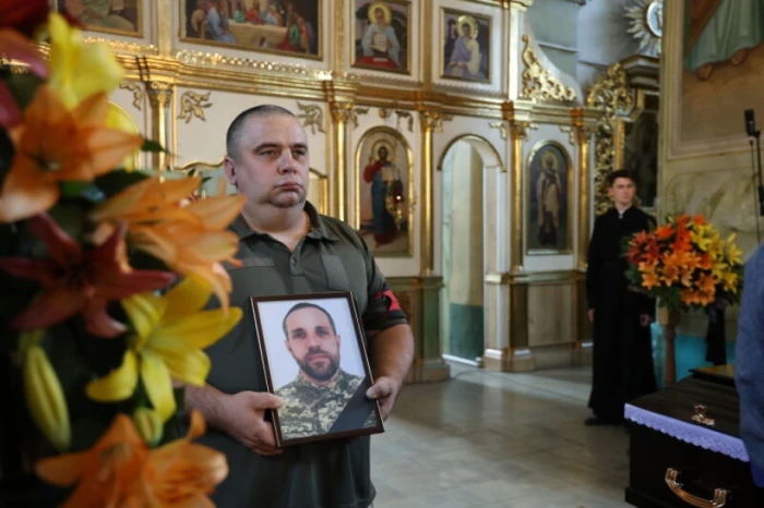 У Луцькій громаді в останню дорогу провели захисника України Олександра Голотюка. ФОТО