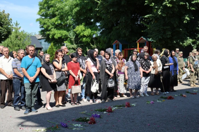 У Луцькій громаді в останню дорогу провели захисника України Олександра Голотюка. ФОТО