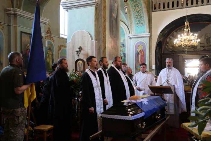 У Луцькій громаді в останню дорогу провели захисника України Олександра Голотюка. ФОТО