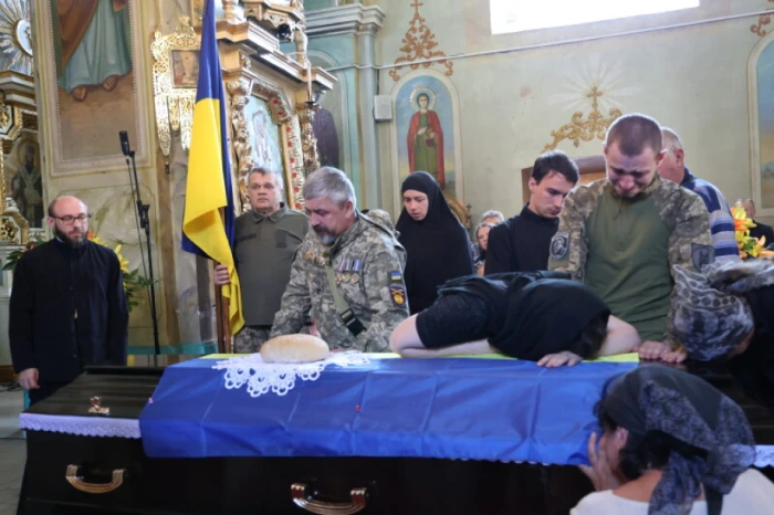 У Луцькій громаді в останню дорогу провели захисника України Олександра Голотюка. ФОТО