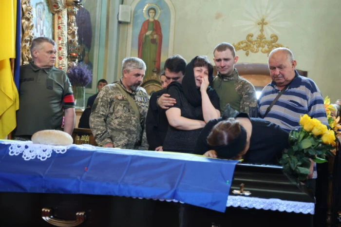 У Луцькій громаді в останню дорогу провели захисника України Олександра Голотюка. ФОТО