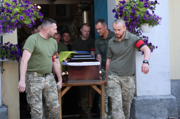 У Луцькій громаді в останню дорогу провели захисника України Олександра Голотюка. ФОТО