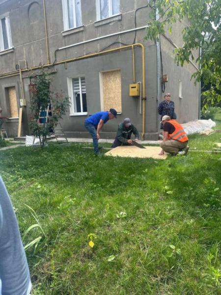 У Луцьку обстежили квартири, які постраждали внаслідок російської атаки 12 липня