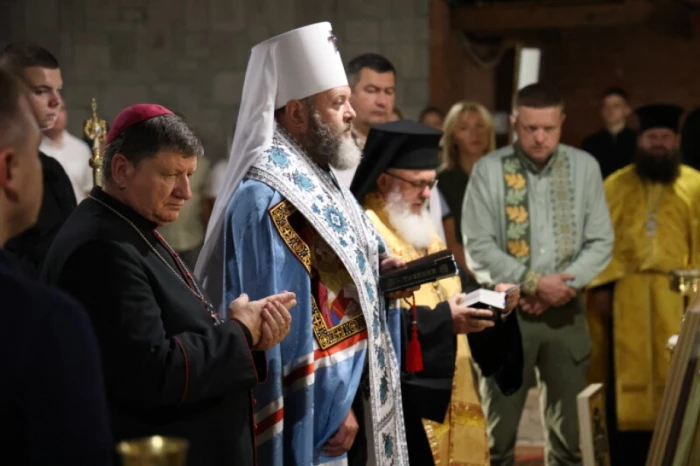 У Луцьку в День державності провели молебень за Україну