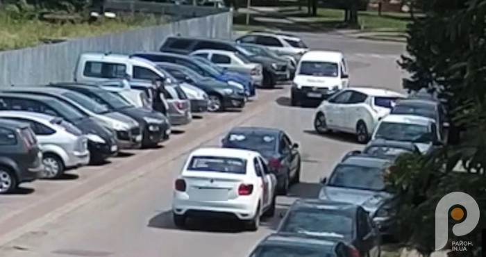 У Луцьку водійка скоїла аварію і втекла: патрульні знайшли порушницю та склали на неї протоколи. ВІДЕО