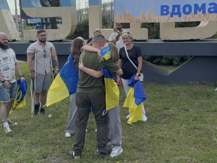 У Луцьку зустріли Бориса Василенка, який повернувся з російського полону. ФОТО