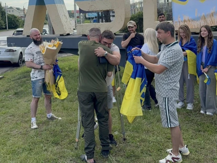 У Луцьку зустріли Бориса Василенка, який повернувся з російського полону. ФОТО