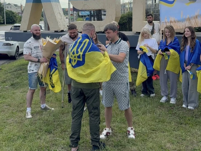 У Луцьку зустріли Бориса Василенка, який повернувся з російського полону. ФОТО