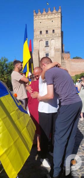 У Луцьку зустріли волинян, що пробули в полоні 22 місяці 22 дні