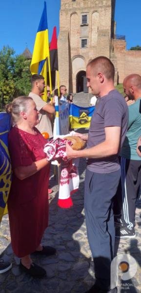 У Луцьку зустріли волинян, що пробули в полоні 22 місяці 22 дні