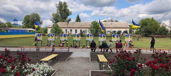 У Покровському Решетилівської громади відкрили Алею Героїв