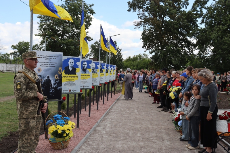 У Покровському Решетилівської громади відкрили Алею Героїв