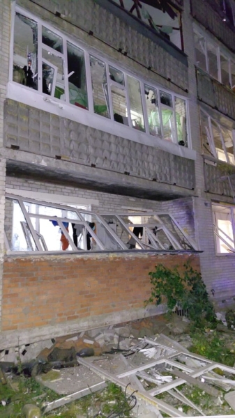 У Сумах через ворожу атаку пошкоджено 5 багатоповерхівок, ТЦ і 18 автівок