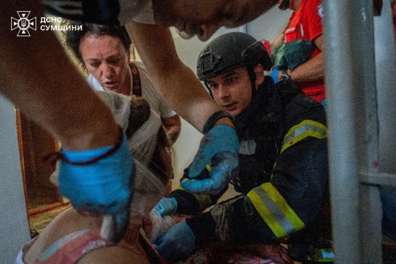 У Сумах показали, як рятували поранену жінку (ВІДЕО)