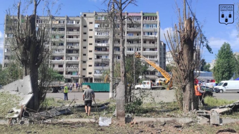 У Сумах триває ліквідація наслідків вчорашньої атаки