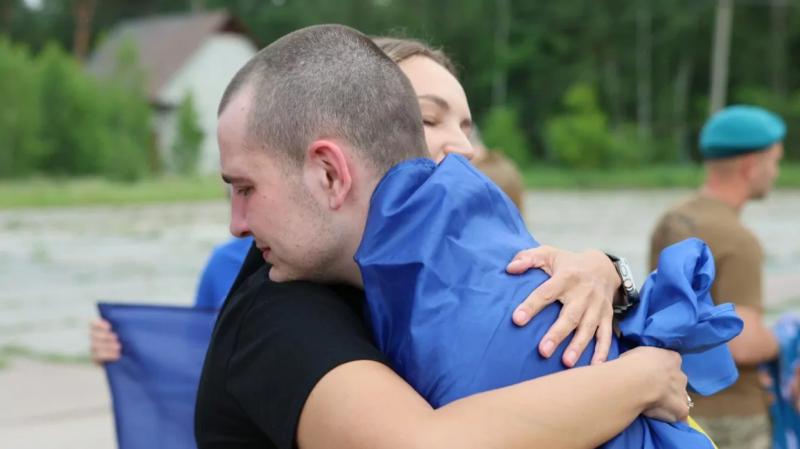 Україна повернула з полону нову групу Захисників: серед них поранені, молоді воїни та Оборонці Маріуполя