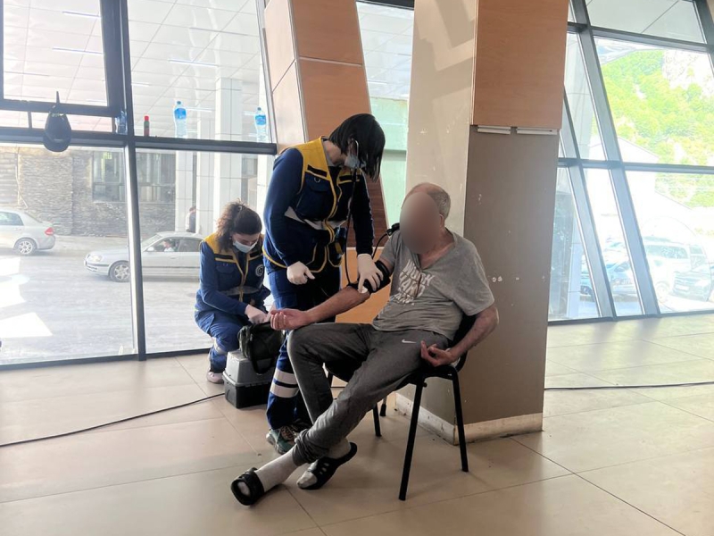 Українці, видворені з Росії, у пастці на кордоні з Грузією: Що відбувається на Верхньому Ларсі
