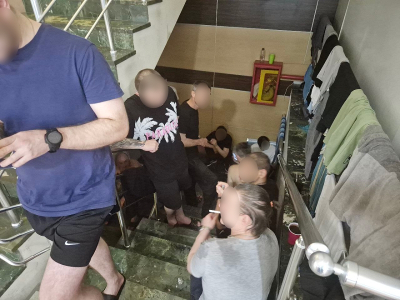 Українці, видворені з Росії, у пастці на кордоні з Грузією: Що відбувається на Верхньому Ларсі