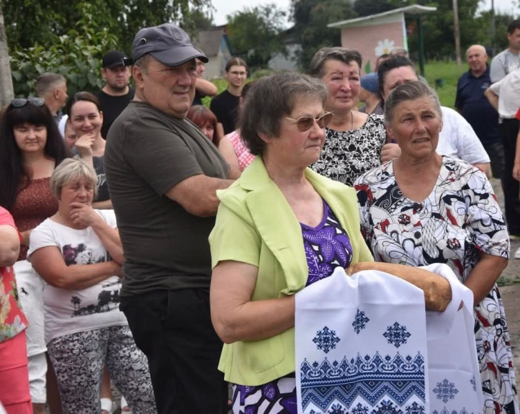 Усім селом на Рівненщині зустрічали воїна з російського полону
