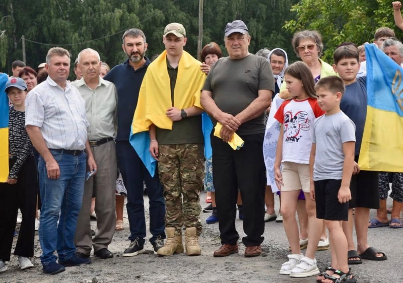 Усім селом на Рівненщині зустрічали воїна з російського полону