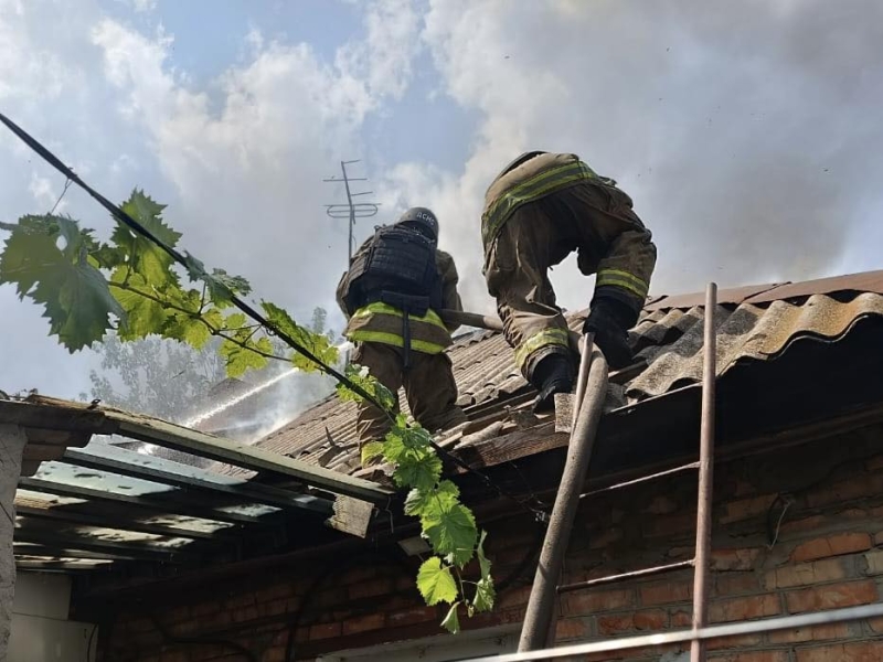 Вдень орда атакувала Нікопольщину і Межівську громаду, пошкодила житлові будинки та інфраструктуру
