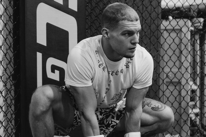 ВІДЕО. Український боєць здобув перемогу та зробив пропозицію своїй дівчині