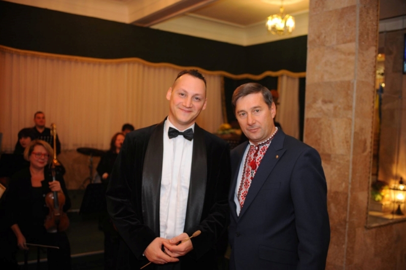 Відмовився від співпраці з РФ: Диригент з Луганська двічі пережив окупацію та зіграв гімн України у звільненому Херсоні