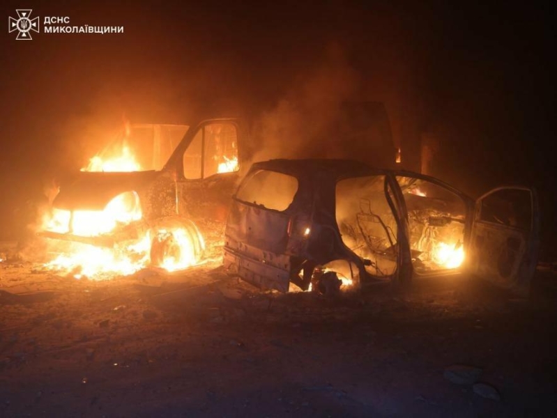 Внаслідок атаки знищено три автомобілі: у ДСНС показали пожежу на агропідприємстві, - ФОТО