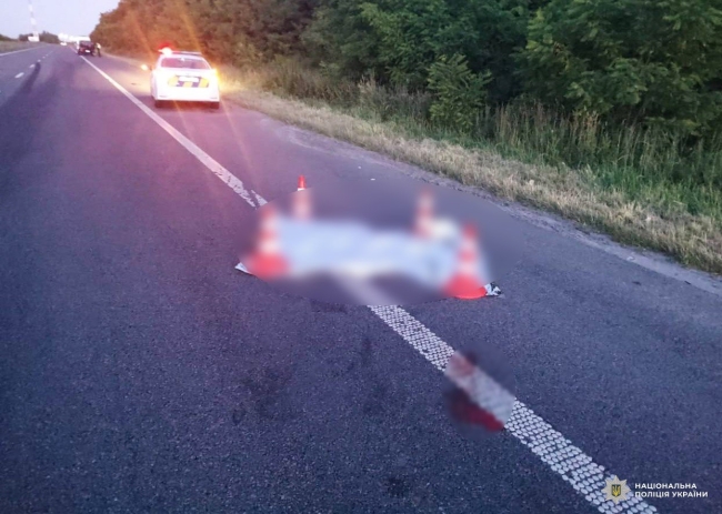 Вночі неподалік Рівного авто переїхало людину на смерть (ФОТО)