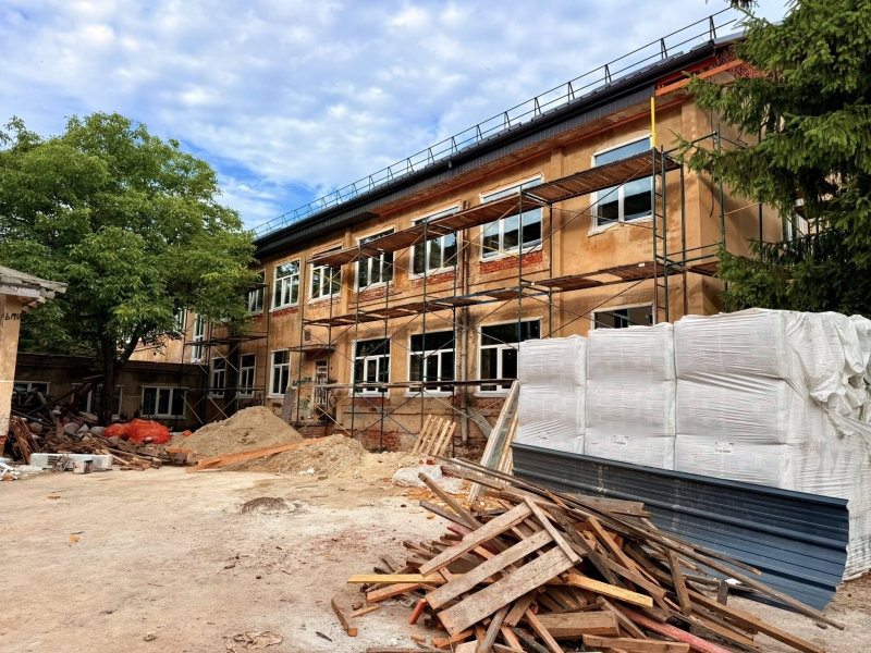 Все за графіком: як у Калуші дитсадок перетворюється на житло для ВПО (ФОТО)