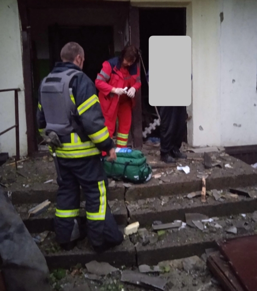 «Всі ховалися від вибухів, а ми їхали на виклик». Як медики ризикують життям заради порятунку інших